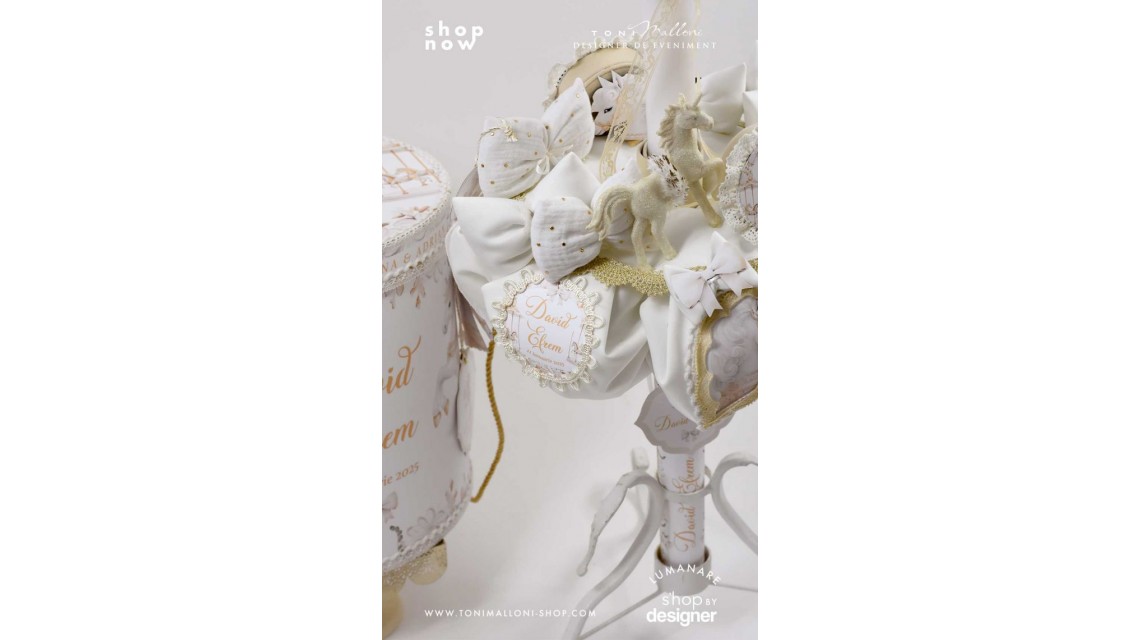 Lumanare botez personalizata cu dantele si cai albi White Carousel 2